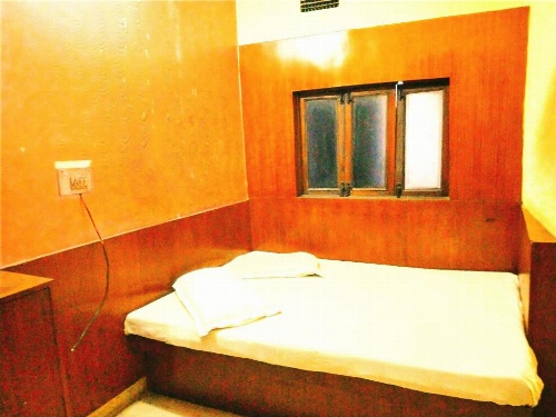 Mahesh guest house image 6